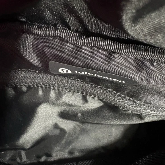 Lululemon City Adventurer Bag 2.5L - Picture 3 of 7
